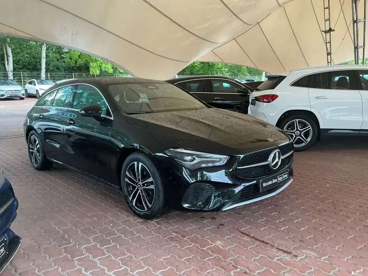 Gebraucht Mercedes CLA200 Shooting Brake Advanced 163 PS (119 kW) 2024 Unilack nachtschwarz Kombi