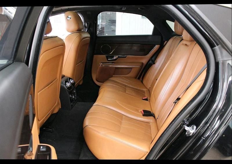 Second-hand Jaguar XJ 275 CP (202 kW) 2012 Negru Berlinǎ