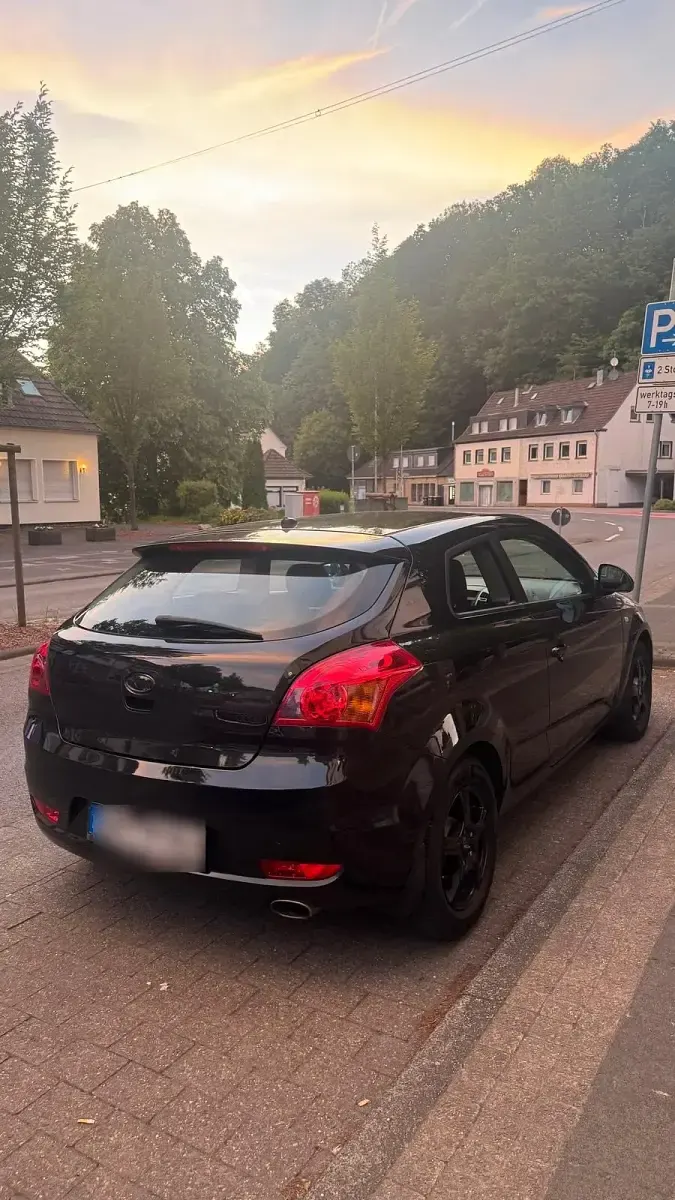 Gebraucht Kia ProCeed 126 PS (92 kW) 2009 Schwarz Kleinwagen