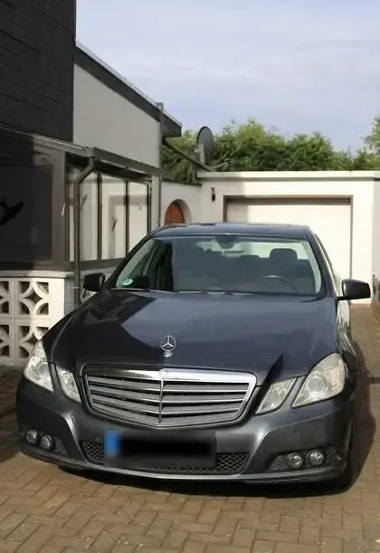 Gebraucht Mercedes E200 136 PS (100 kW) 2010 Grau Limousine