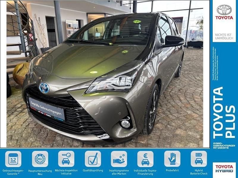 Grau Gebraucht 2019 Toyota Yaris Hybrid Kleinwagen | 15.490 € (Fairer Preis) - Bild 1/4