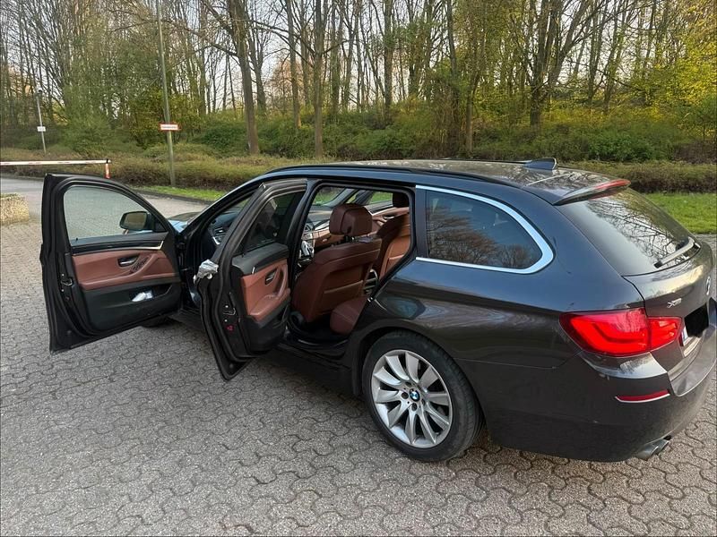 Gebraucht BMW 525 218 PS (160 kW) 2012 Grau Kombi