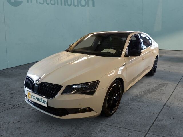 Weiß Gebraucht 2019 Skoda Superb SportLine Limousine | 28.790 € (Fairer Preis) - Bild 1/2