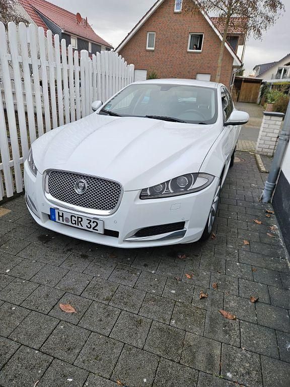 Gebraucht Jaguar XF 200 PS (147 kW) 2013 Weiß Limousine