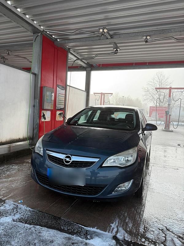 Gebraucht Opel Astra 102 PS (75 kW) 2010 Blau Kleinwagen