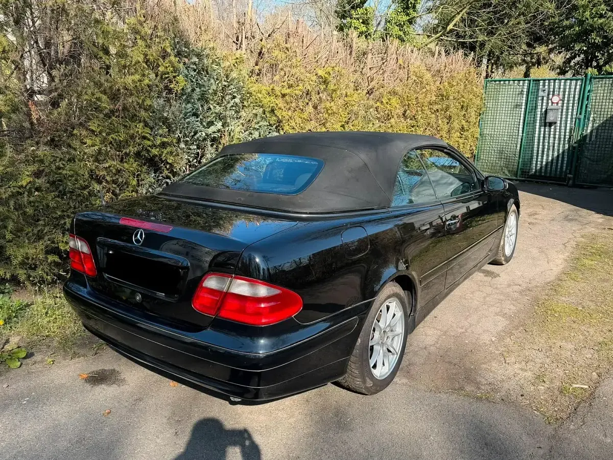 Gebraucht Mercedes CLK200 163 PS (119 kW) 2001 Schwarz Cabrio