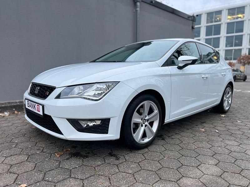 Weiß Gebraucht 2015 Seat Leon FR Limousine | 11.400 € (Fairer Preis) - Bild 1/4