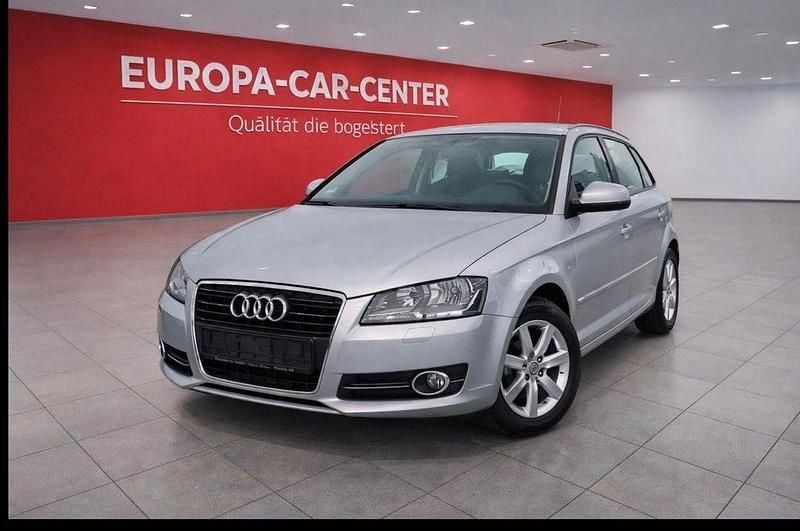 Gebraucht Audi A3 Attraction 105 PS (77 kW) 2012 Silber Kleinwagen