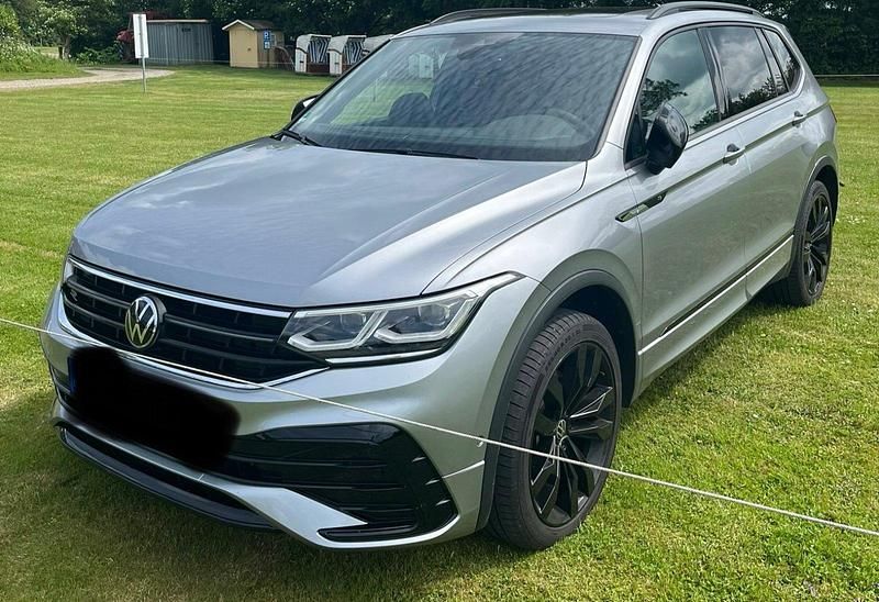Silber Gebraucht 2024 VW Tiguan Allspace R-line SUV | 47.900 € (Teuer) - Bild 1/3