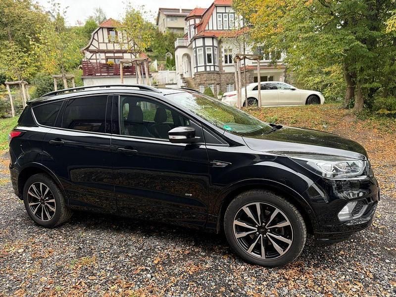 Gebraucht Ford Kuga ST-Line 179 PS (131 kW) 2018 Schwarz SUV