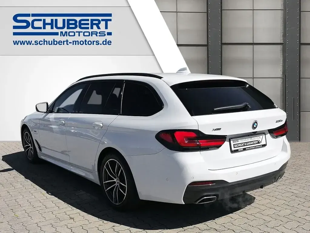 Gebraucht BMW 530e M Sport 292 PS (214 kW) 2023 Weiß Kombi