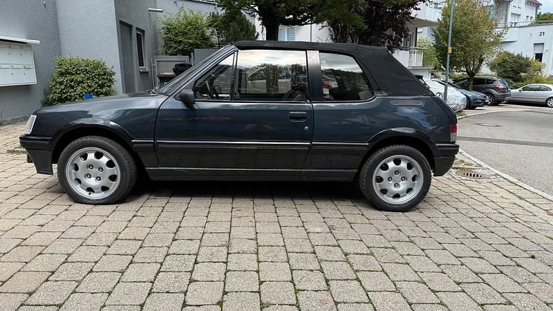Grau Gebraucht 1991 Peugeot 205 Cabrio | 7.300 € - Bild 1/4