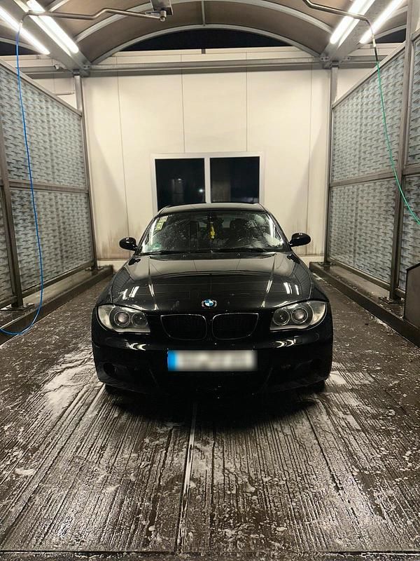 Schwarz Gebraucht 2006 BMW 120 Kleinwagen | 1.800 € (Fairer Preis) - Bild 1/4