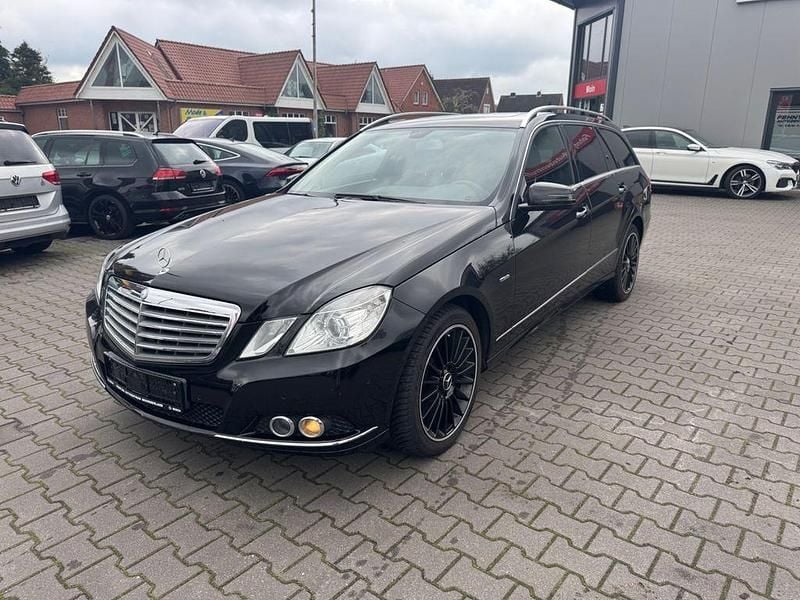 Second-hand Mercedes E200 184 CP (135 kW) 2011 Negru Break