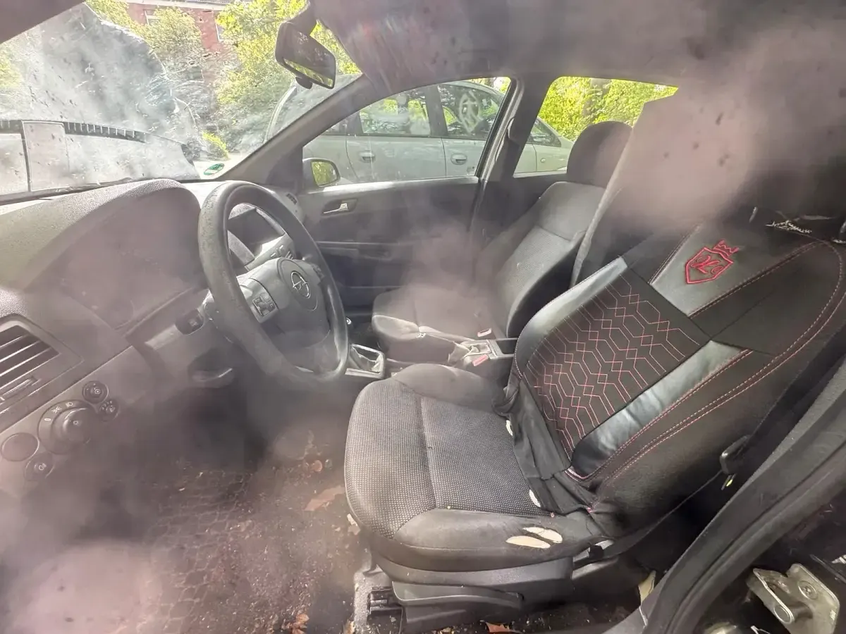 Gebraucht Opel Astra 80 PS (58 kW) 2004 Schwarz Kleinwagen