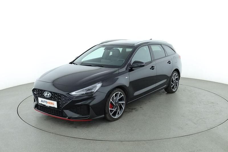 Schwarz Gebraucht 2022 Hyundai i30 N Line Kombi | 24.730 € (Etwas zu teuer) - Bild 1/3