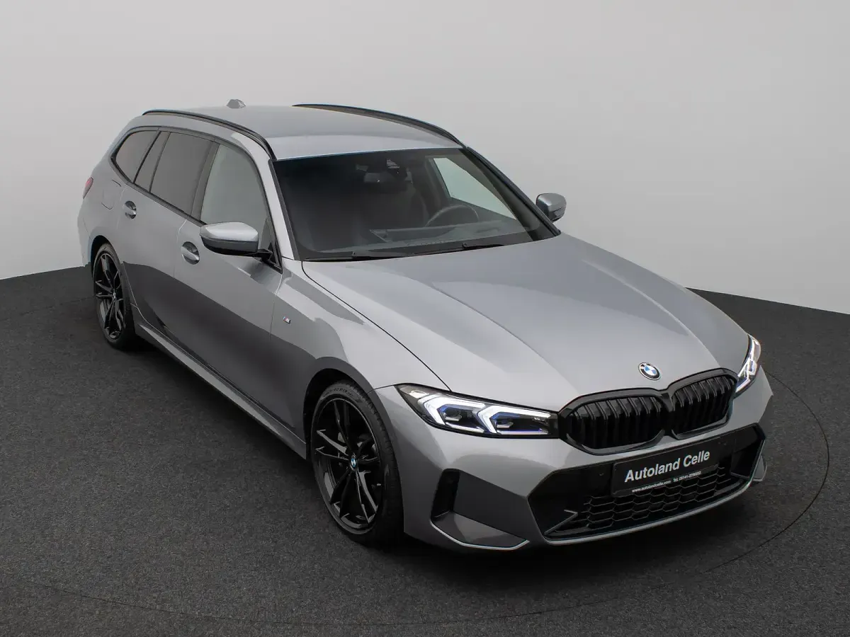 Gebraucht BMW 330 M Sport 245 PS (180 kW) 2023 Skyscraper grauc4wschwarz Limousine