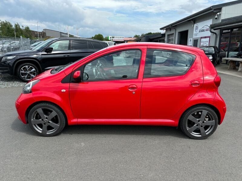 Rot Gebraucht 2009 Toyota Aygo Cool Kleinwagen | 2.650 € (Guter Preis) - Bild 1/4
