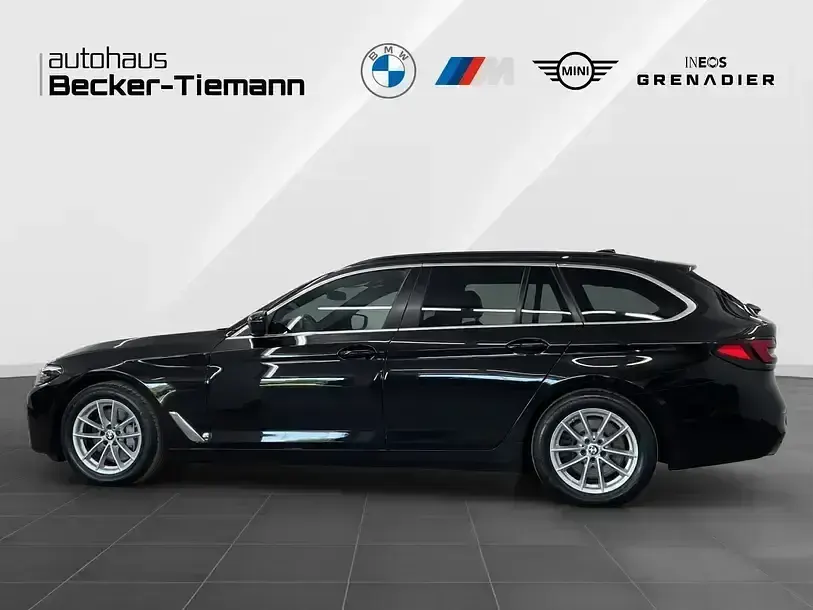 Gebraucht BMW 530 Sport Line 286 PS (210 kW) 2023 Saphirschwarz Kombi