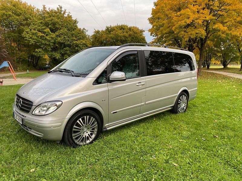 Silber Gebraucht 2006 Mercedes Viano Van / Kleinbus | 15.980 € (Teuer) - Bild 1/4