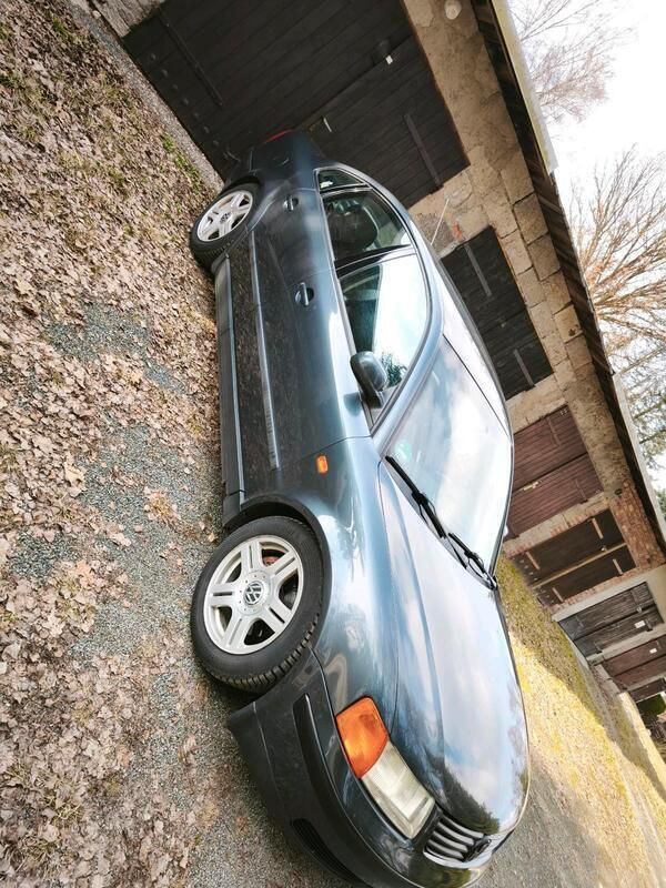Grün Gebraucht 1999 VW Passat Limousine | 700 € - Bild 1/4