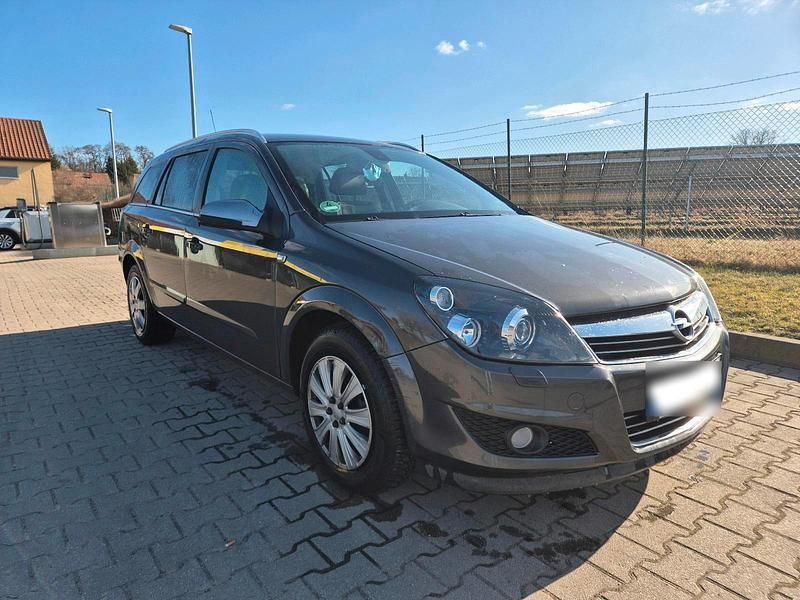 Gebraucht Opel Astra 140 PS (102 kW) 2010 Silber Kombi