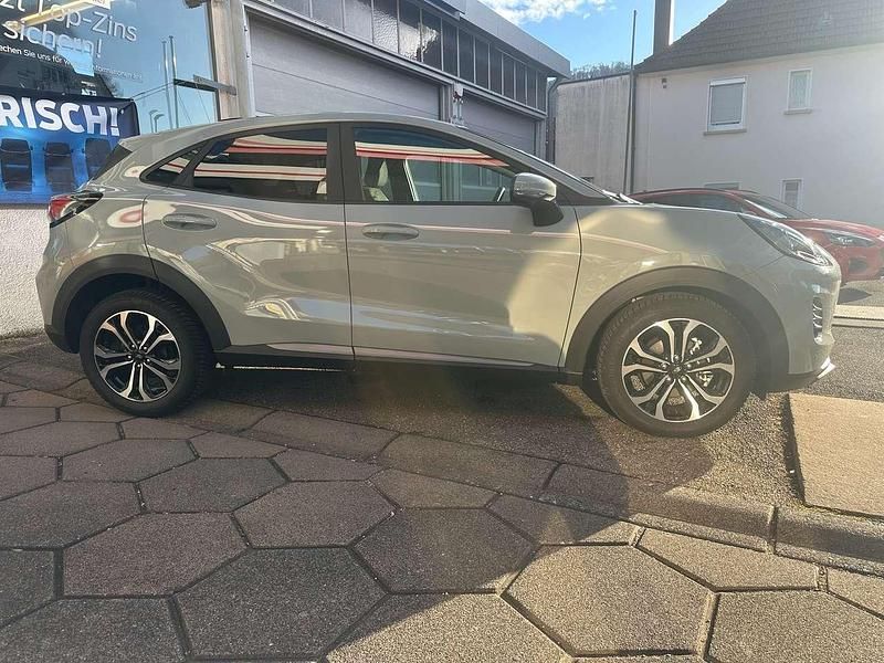 Gebraucht Ford Puma Titanium 125 PS (91 kW) 2025 Cactus gray SUV