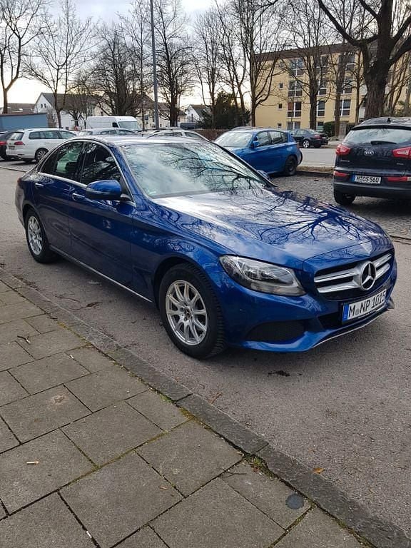 Blau Gebraucht 2018 Mercedes C180 Limousine | 17.600 € (Guter Preis) - Bild 1/4