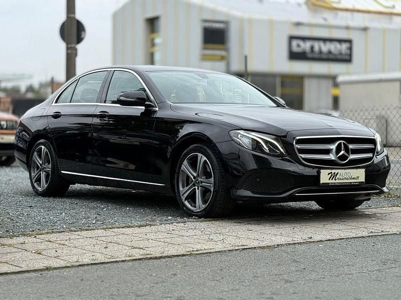 Schwarz Gebraucht 2018 Mercedes E200 Limousine | 18.940 € (Fairer Preis) - Bild 1/4