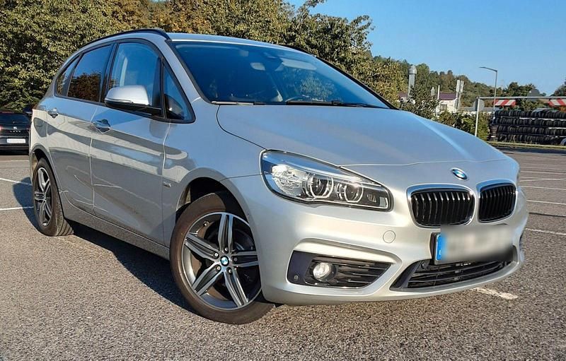 Silber Gebraucht 2016 BMW 218 Active Tourer Sport Line Van / Kleinbus | 11.990 € (Guter Preis) - Bild 1/4