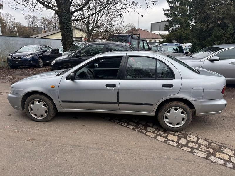 Gebraucht Nissan Almera 90 PS (66 kW) 1998 Silber Limousine
