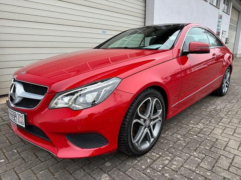 Rot Gebraucht 2015 Mercedes E200 Coupé | 16.999 € (Guter Preis) - Bild 1/4