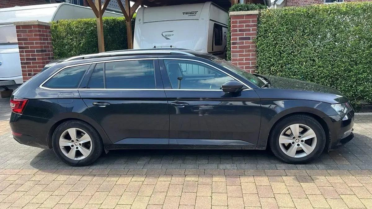Gebraucht Skoda Superb 150 PS (110 kW) 2017 Schwarz Kombi