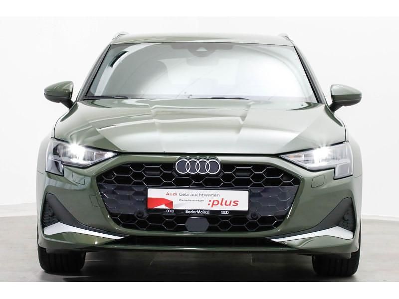 Gebraucht Audi A3 Ambiente 116 PS (85 kW) 2025 Grün Limousine