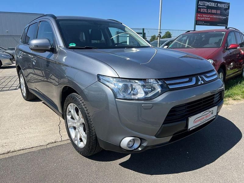 Grau Gebraucht 2013 Mitsubishi Outlander Intense SUV | 8.599 € (Fairer Preis) - Bild 1/4