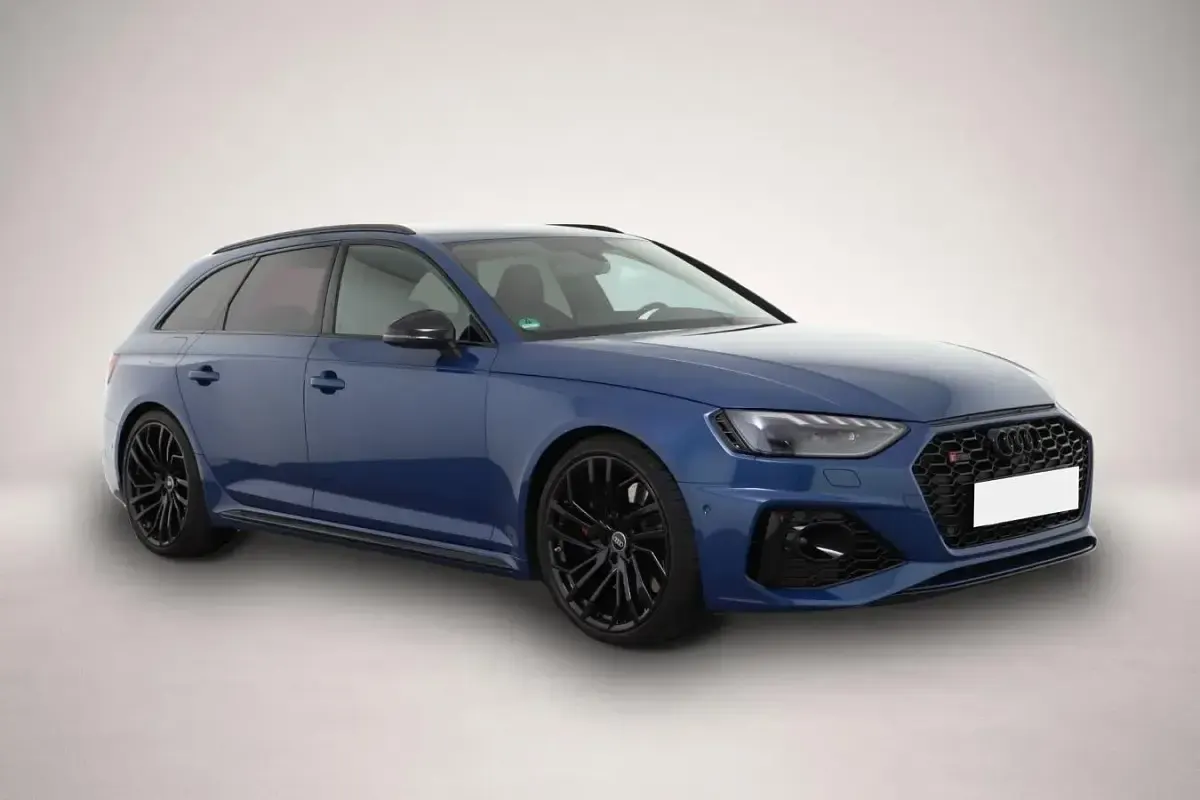 Gebraucht Audi RS4 Ambiente 450 PS (330 kW) 2023 Manufacturer Kombi