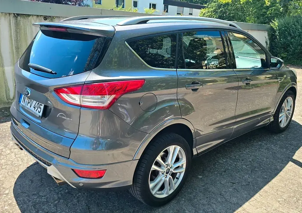 Gebraucht Ford Kuga Individual 163 PS (119 kW) 2014 Silber SUV