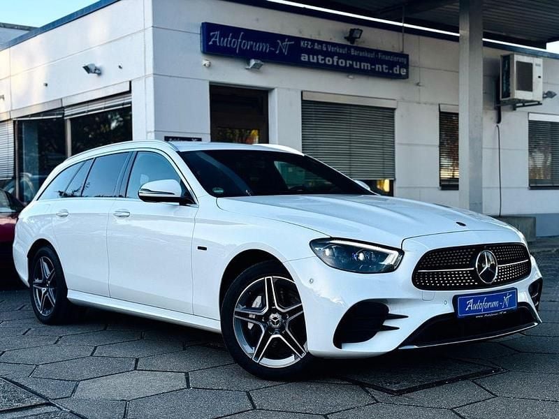 Polarweiss Gebraucht 2020 Mercedes E300 AMG Kombi | 25.900 € (Guter Preis) - Bild 1/4