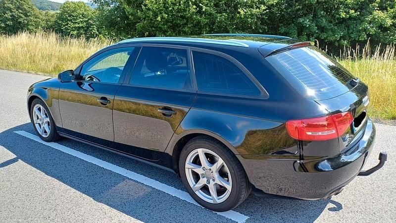 Schwarz Gebraucht 2011 Audi A4 Ambition Kombi | 6.500 € (Guter Preis) - Bild 1/4