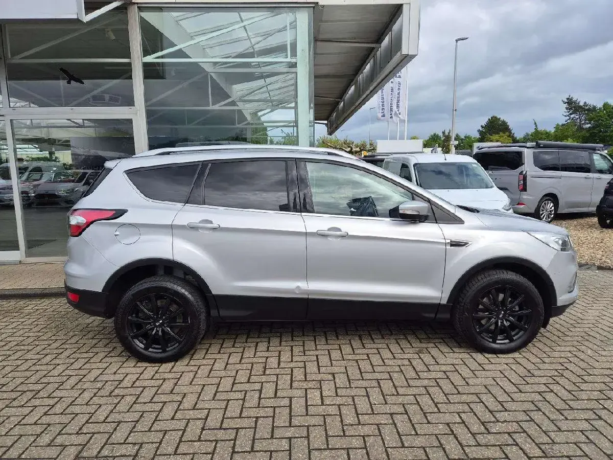 Gebraucht Ford Kuga Cool & Connect 150 PS (110 kW) 2017 Polarsilber metallic (metallic) SUV