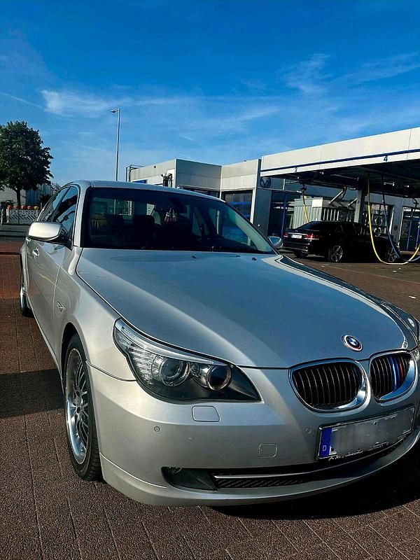 Gebraucht BMW 523 190 PS (139 kW) 2007 Silber Limousine