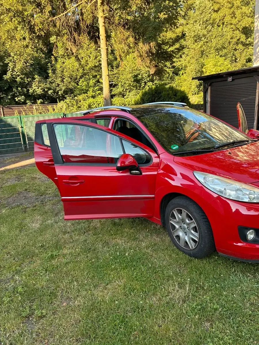 Gebraucht Peugeot 207 73 PS (53 kW) 2012 Rot Kombi
