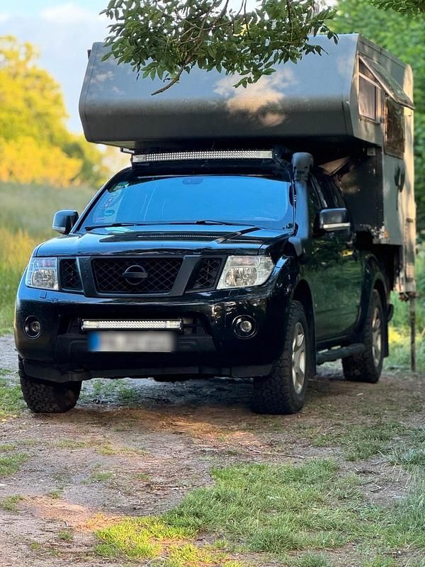 Schwarz Gebraucht 2012 Nissan Navara Abholung | 12.900 € - Bild 1/4