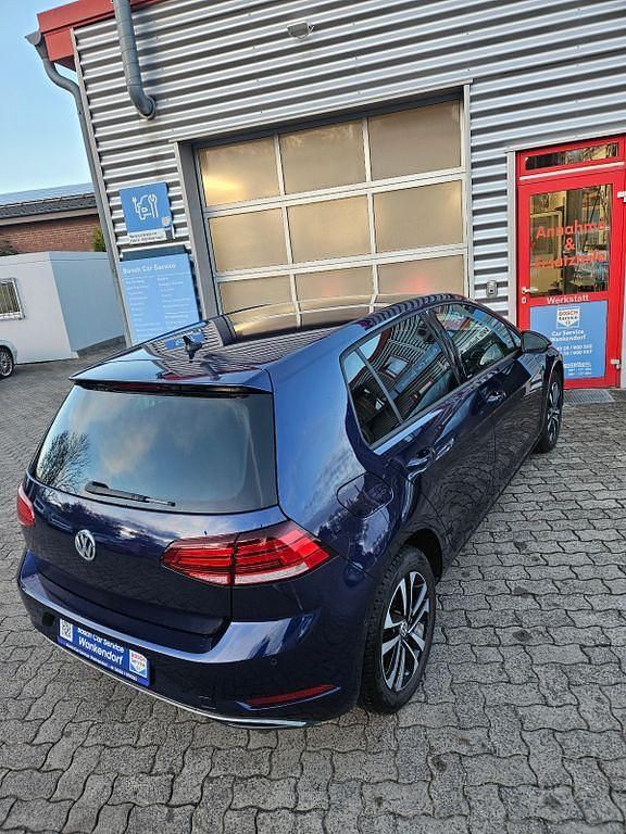 Gebraucht VW Golf VIII IQ Drive 116 PS (85 kW) 2020 Blau Limousine