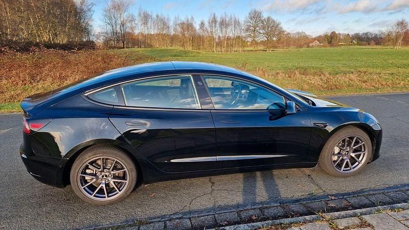 Gebraucht Tesla Model 3 RWD 239 kW (325 PS) 2022 Schwarz Limousine