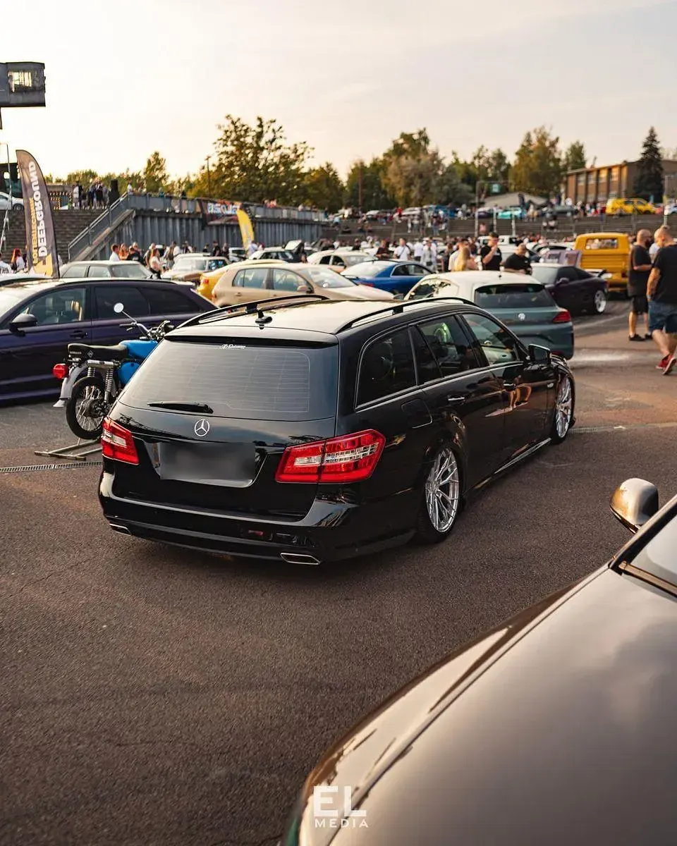 Gebraucht Mercedes E250 Avantgarde 204 PS (150 kW) 2012 Schwarz Limousine