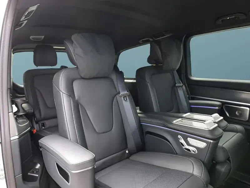 Gebraucht Mercedes V300 237 PS (174 kW) 2025 Weiß Van / Kleinbus