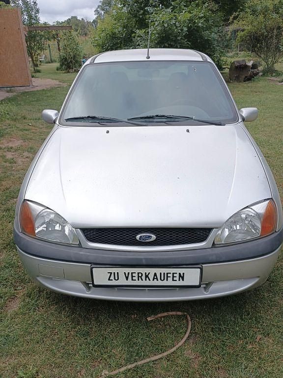 Silber Gebraucht 2001 Ford Fiesta Futura Kleinwagen | 1.500 € (Fairer Preis) - Bild 1/4