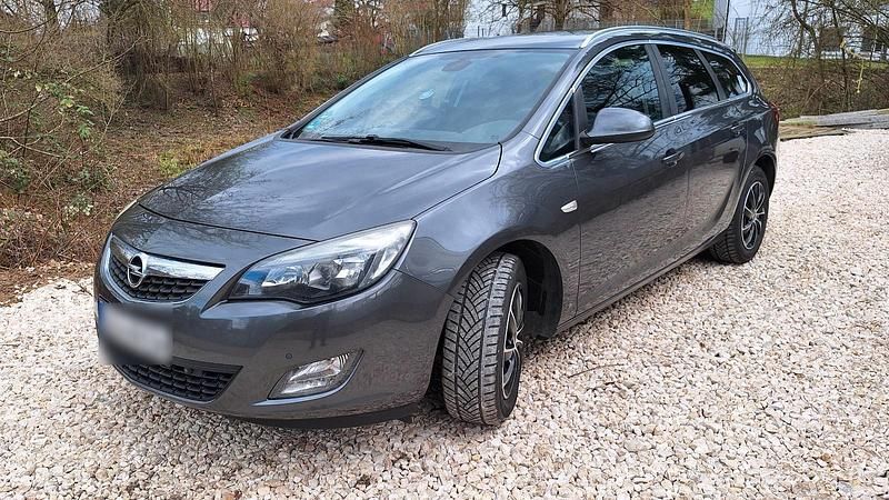 Gebraucht Opel Astra 125 PS (91 kW) 2011 Grau Kombi