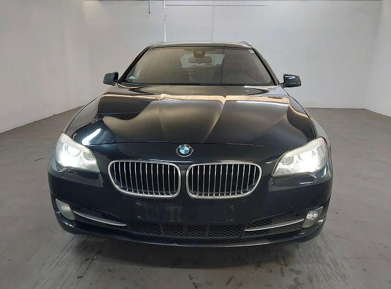Saphirschwarz Gebraucht 2013 BMW 530 Sport Line Kombi | 9.399 € (Superpreis) - Bild 1/4